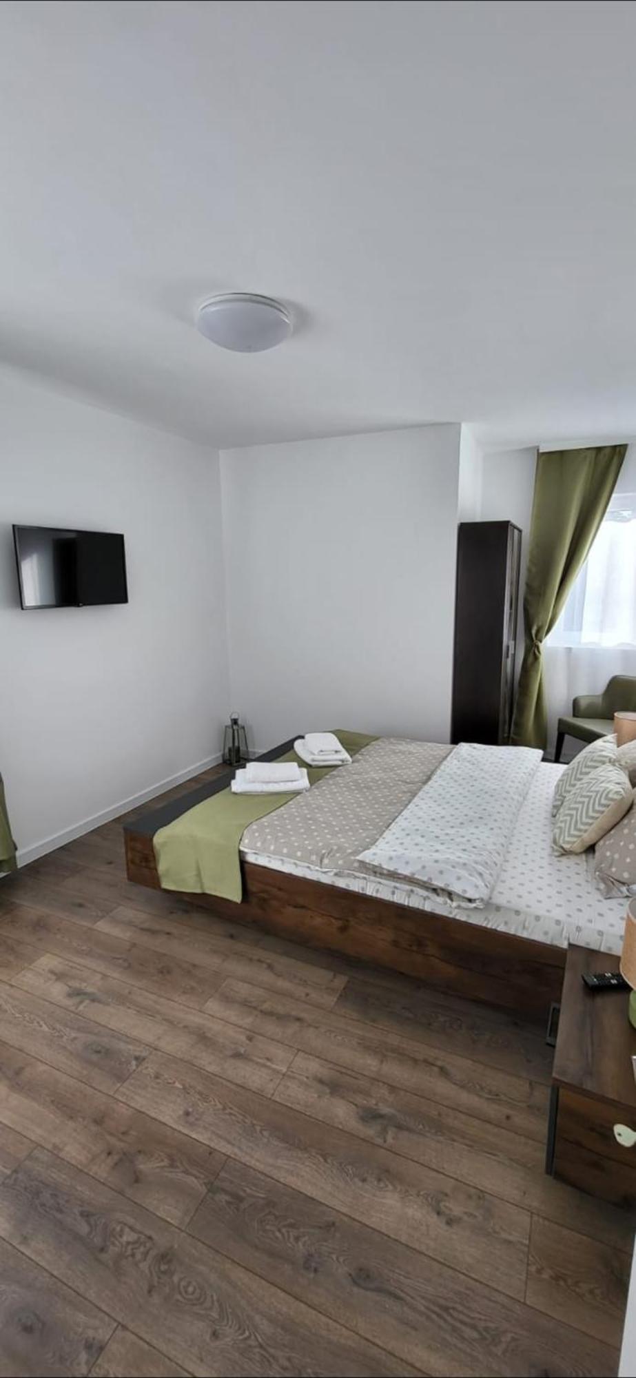 Huesca House Hotel Turda Exterior photo